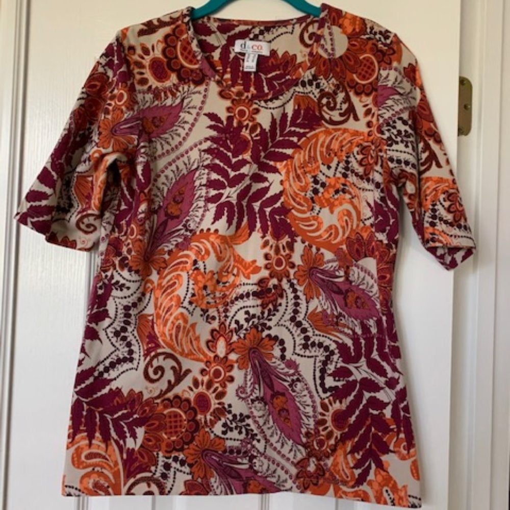 D & Co Tee Shirt Size S